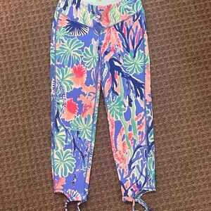 Lilly Pulitzer Luxletic Cropped Leggings w Bow Detail at ankle Size XSmall EUC
